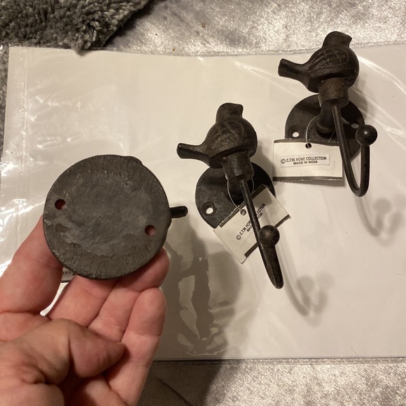 NWT 3pc. Songbird Wall Hooks, Brown Cast Iron, Distressed Finish, 4"x4"x2" - Picture 4 of 8